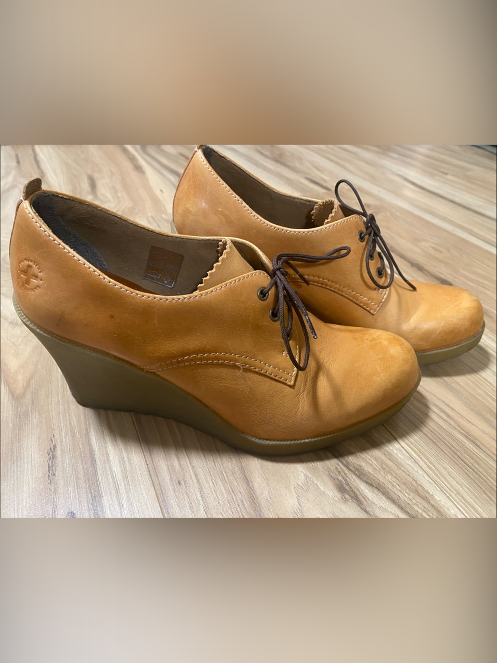 Women's Tan Lace-Up Platform Heeled Oxfords Doc Martens